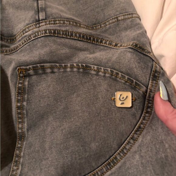 Freddy Brand Stylish Gray Denim Jeggings - Picture 5 of 5